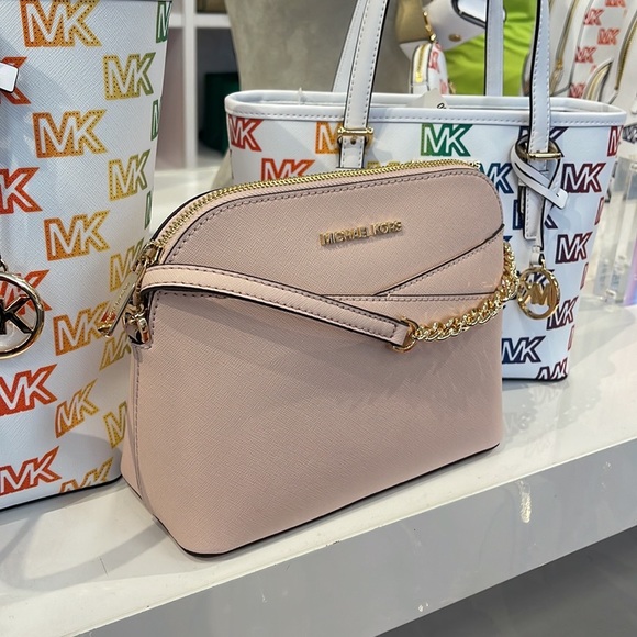 MICHAEL KORS
Jet Set Travel Medium Dome Crossbody Bag
Powder Blush 
NWT - Picture 9 of 16